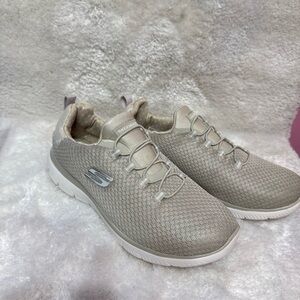 Skechers Women's Athletic Shoes Size 7.5 Beige Memory Foam